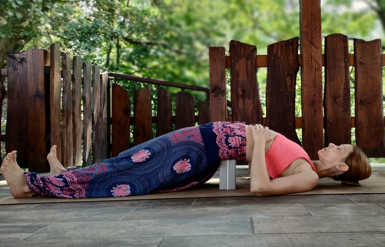 Yin restorative joga regeneracja